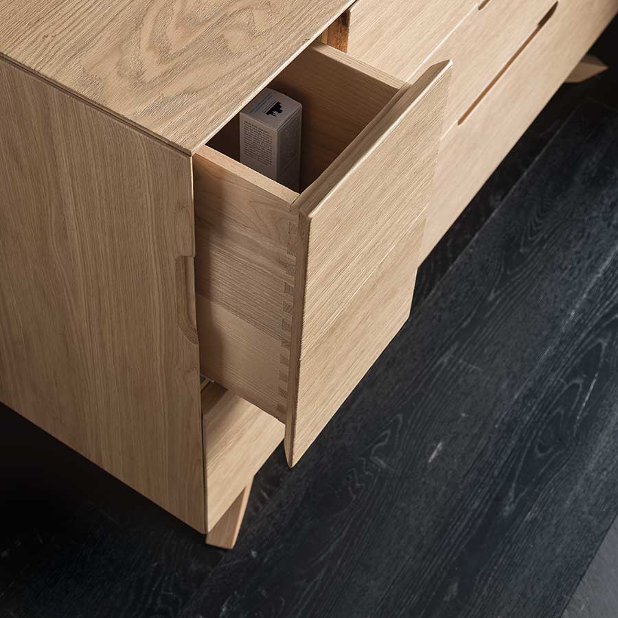 Rome-Solid-Oak-Chest-of-Drawers-Closeup
